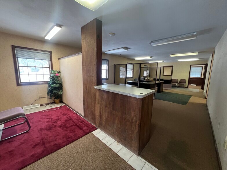 More Photos Of 60 1/2 Salina St, Baldwinsville Freestanding For Sale