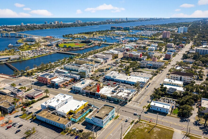More Photos Of 141 W International Speedway Blvd, Daytona Beach Storefront For Sale