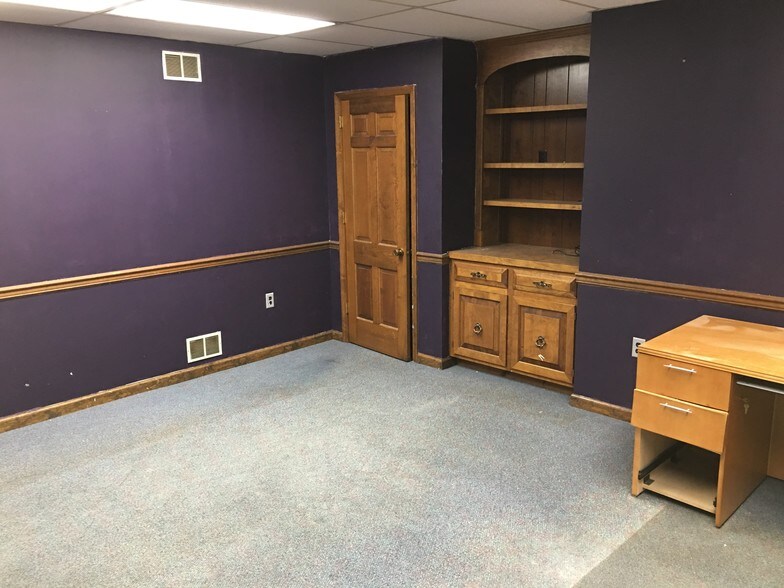 More Photos Of 408 Coles Cir, Salisbury Warehouse For Lease