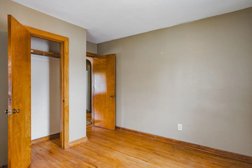 More Photos Of 505 27th St, Vienna Office For Sale