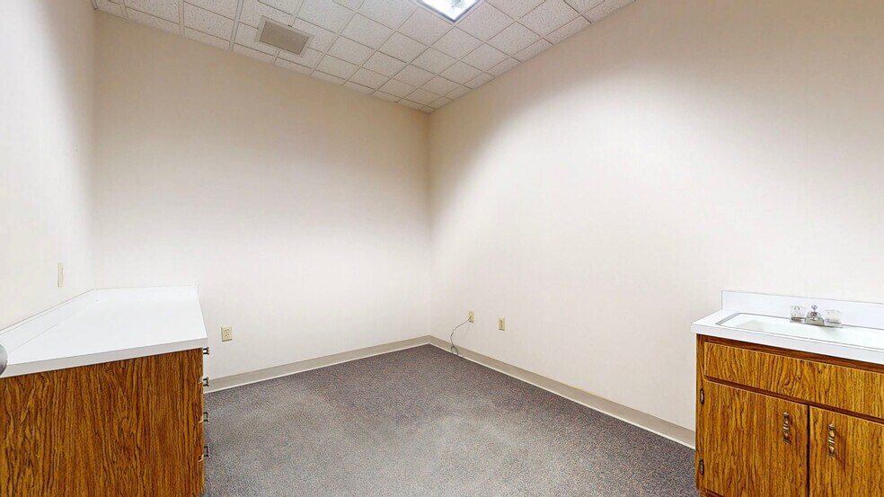 More Photos Of 2228-2230 Sunset Blvd, Steubenville Office For Lease