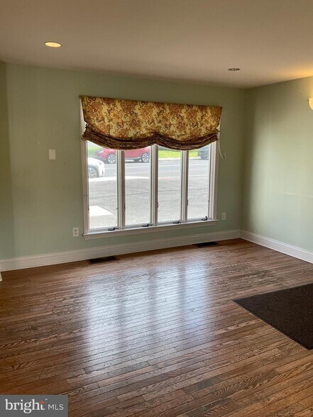 More Photos Of 300 Spruce St, Doylestown Office For Sale