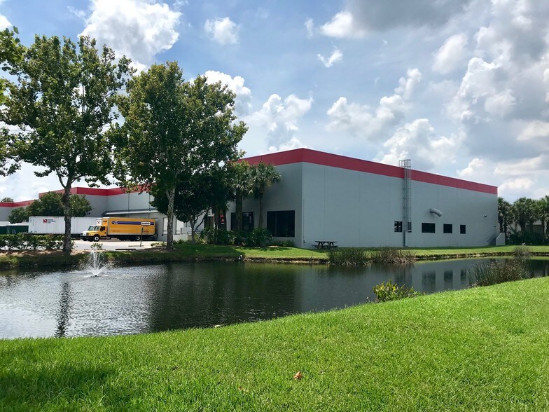 More Photos Of 4701 E Acline Dr, Tampa Warehouse For Lease