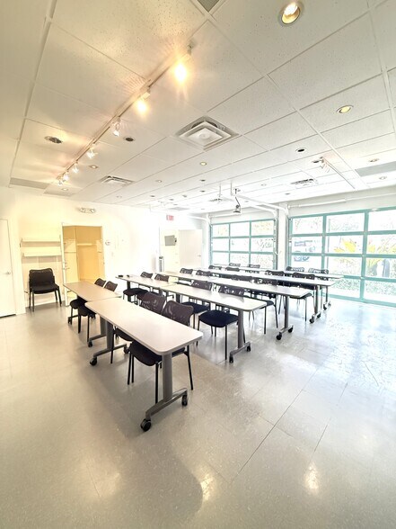 More Photos Of 255 NE 6th Ave, Delray Beach Office For Lease