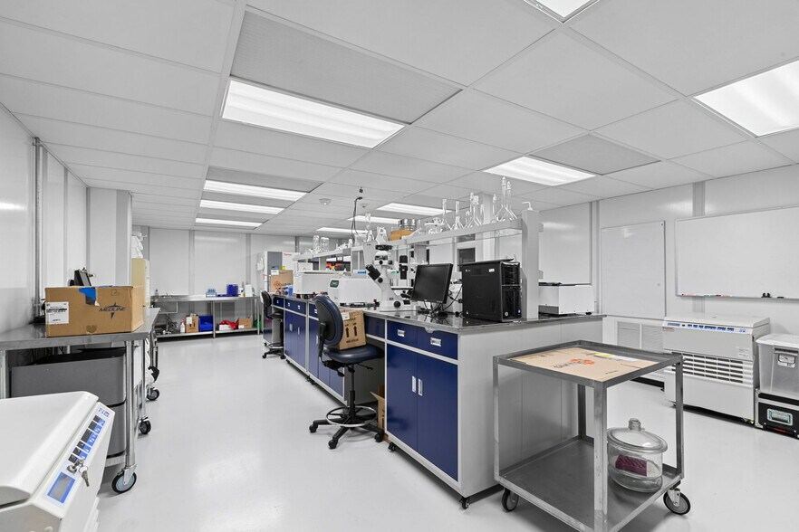 More Photos Of 4719 S Congress Ave, Austin Office For Sale