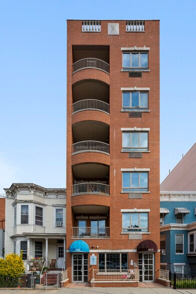 More Photos Of 2717 Crescent St, Astoria Medical For Lease