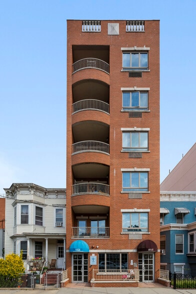 More Photos Of 2717 Crescent St, Astoria Medical For Sale