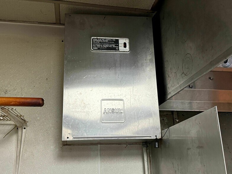 More Photos Of 834 E Division St, Springfield Restaurant For Sale