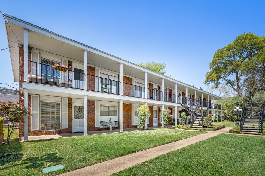 More Photos Of 401 E Main St, Brenham Apartments For Sale