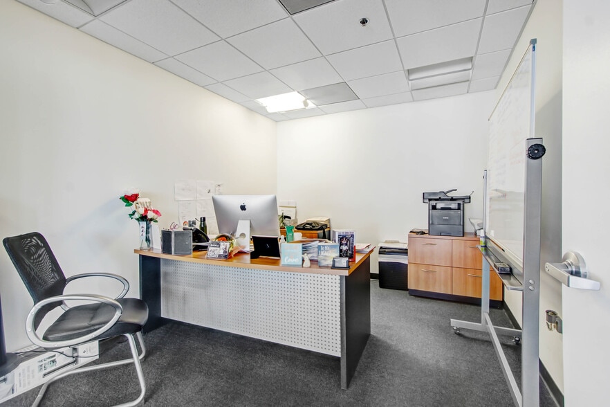 More Photos Of 3650 E Main St, Ventura Auto Dealership For Lease