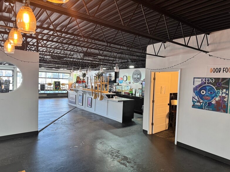 More Photos Of 1602 Lavista Rd, Atlanta Freestanding For Lease