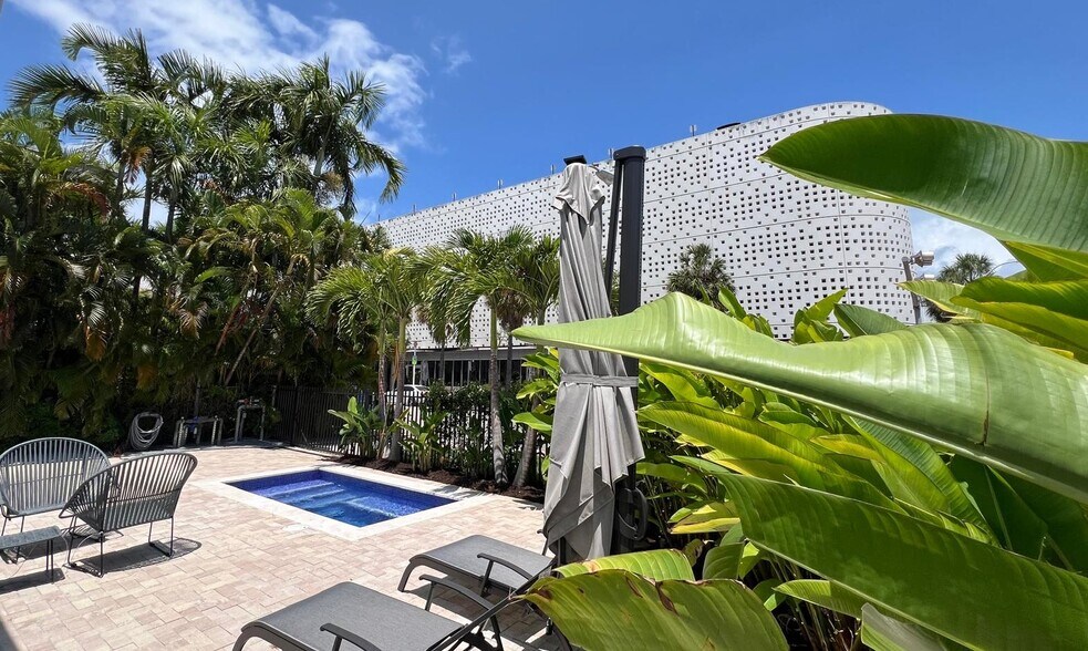More Photos Of 511 16th St, Miami Beach Hospitality For Sale