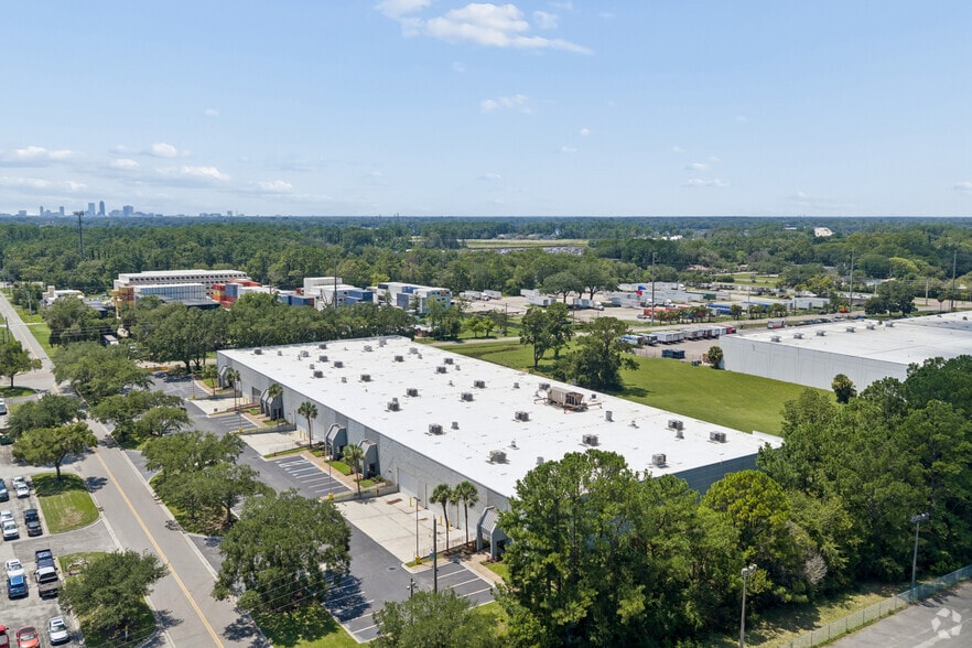 More Photos Of 9410 Parker Ave, Jacksonville Warehouse For Lease
