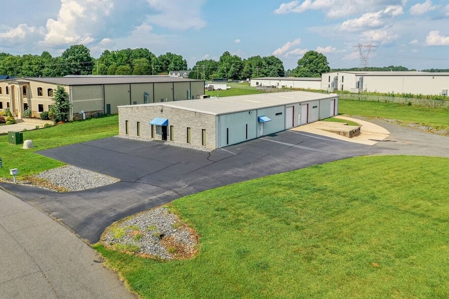 Primary Photo Of 197 Pit Rd, Mooresville Warehouse For Sale