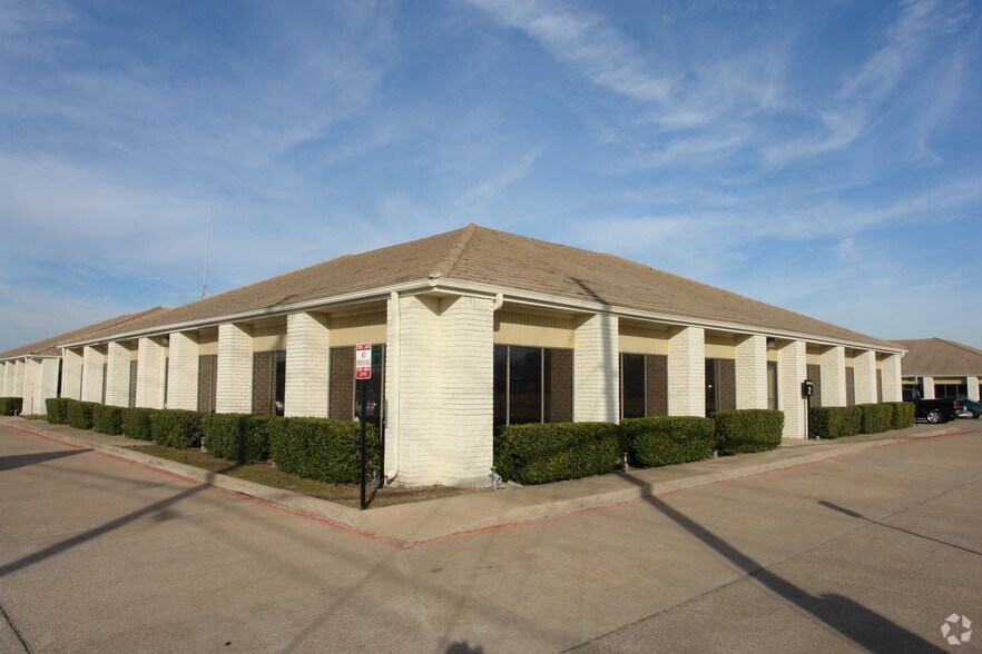 More Photos Of 6800 Manhattan Blvd, Fort Worth Medical For Lease