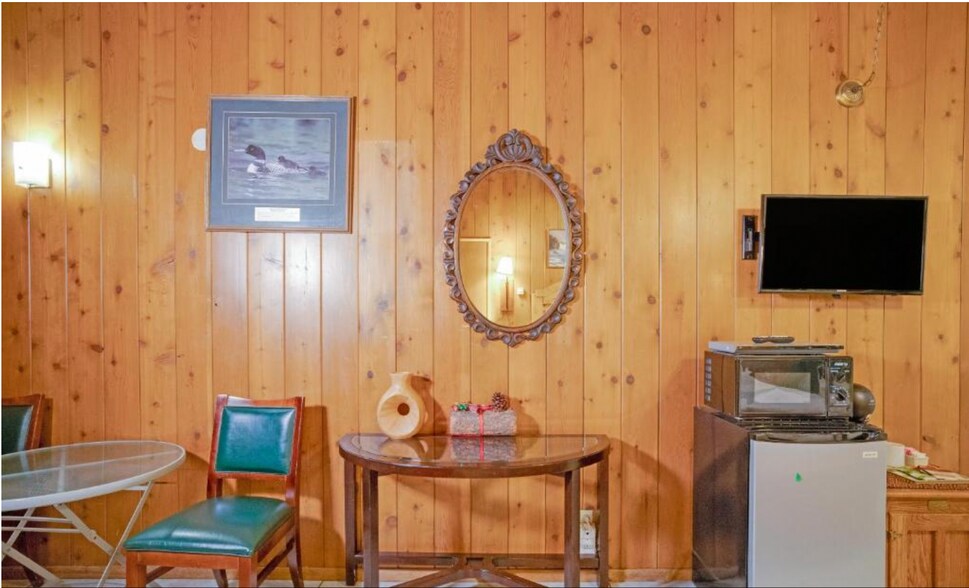 More Photos Of 27992 Rainbow Dr, Lake Arrowhead Hospitality For Sale