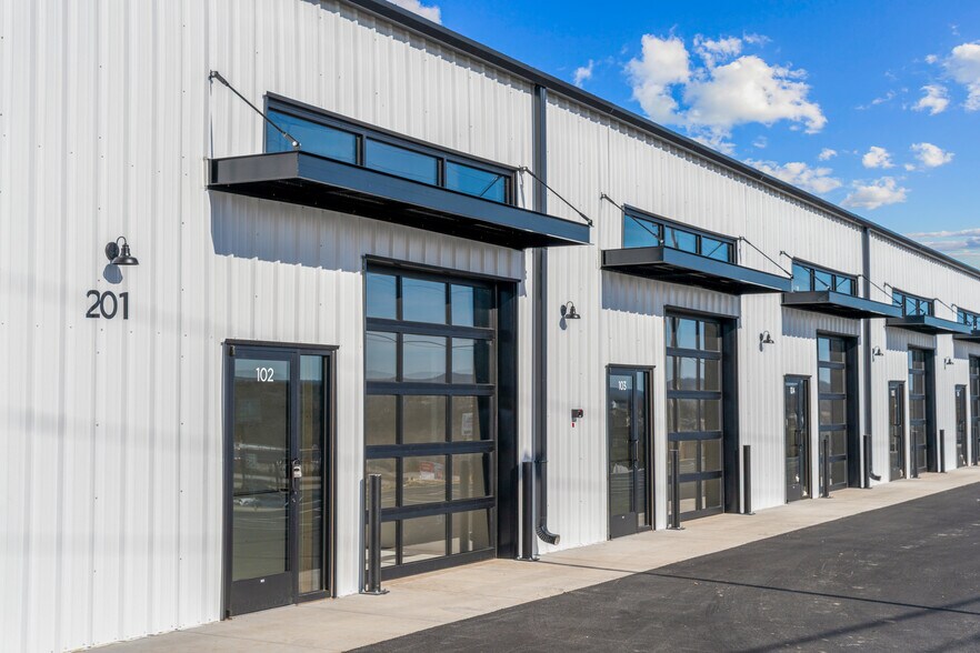 More Photos Of 201 Blue Sky ln, Hollister Flex For Lease