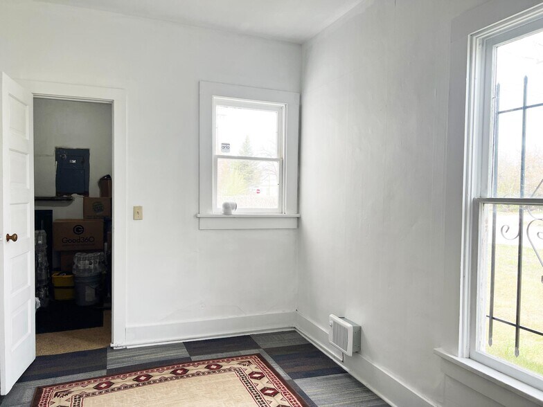 More Photos Of 332 N Main St, Gordon Flex For Sale