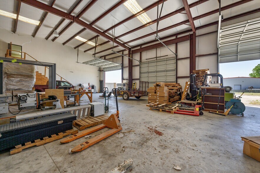 More Photos Of 165 Tecon Cv, Buda Warehouse For Lease