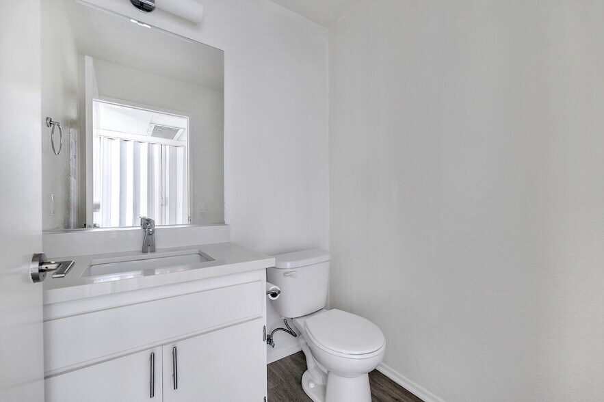 More Photos Of 14218 Victory Blvd, Van Nuys Apartments For Sale