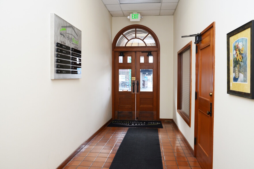 More Photos Of 196 Anderson Ave, Coos Bay Office For Lease