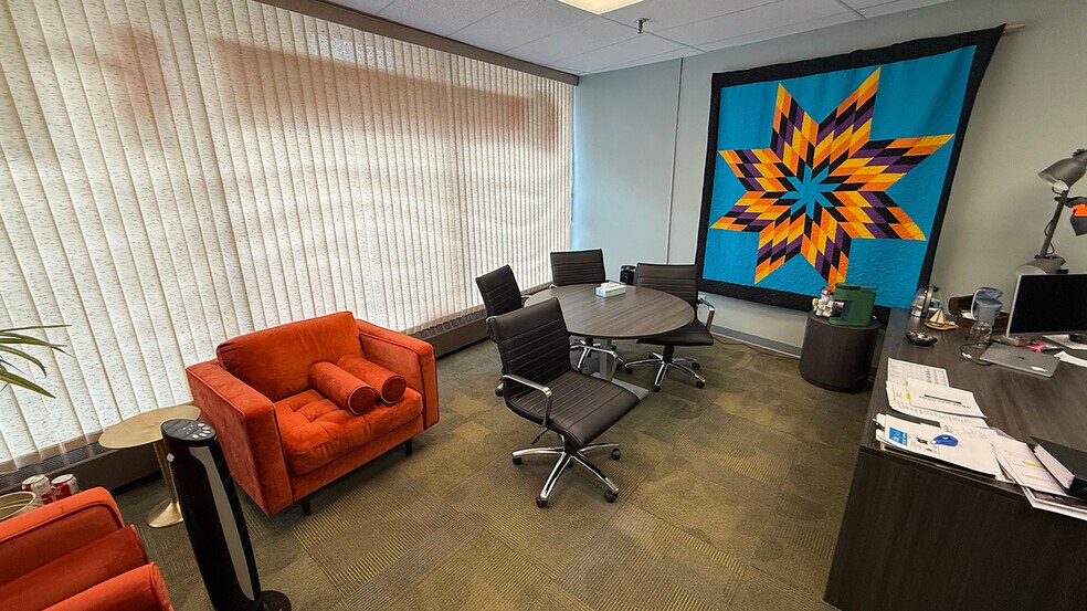 More Photos Of 346 Portage Av, Winnipeg Office For Lease