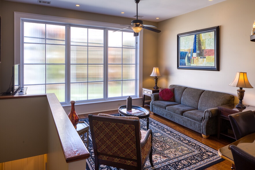 More Photos Of 14 E Taylor St, Savannah Specialty For Sale