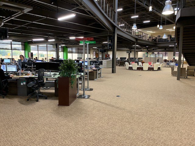 More Photos Of 2210 Woodland Dr, Manitowoc Office For Lease
