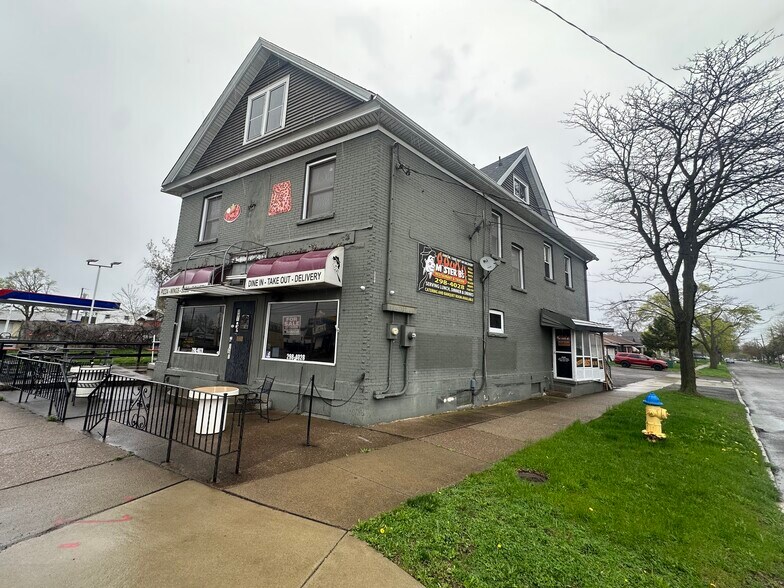 More Photos Of 2201 Hyde Park Blvd, Niagara Falls Restaurant For Sale