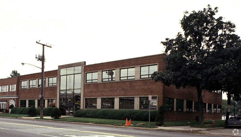 Primary Photo Of 370 Old Country Rd, Garden City Office For Sale