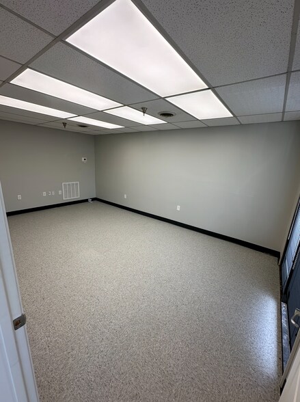 More Photos Of 118-122 Space Park Dr, Nashville Unknown For Lease