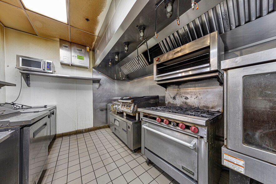 More Photos Of 517 2nd St, Hudson Storefront Retail Office For Sale