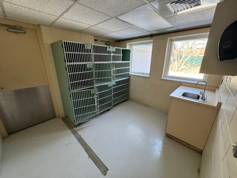 More Photos Of 10 Pethaven Ln, Augusta Veterinarian Kennel For Sale