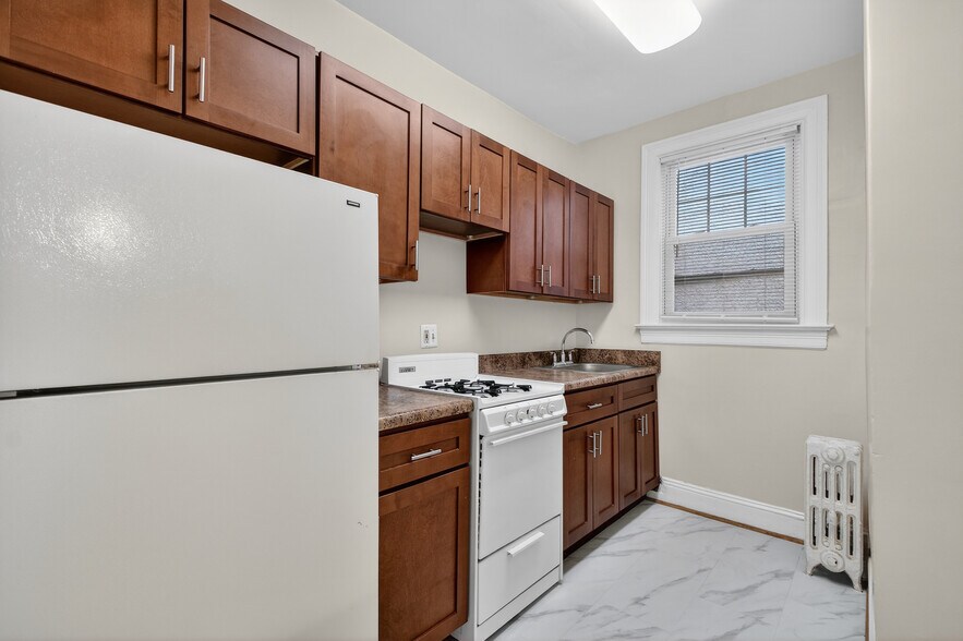More Photos Of 3213 Wisconsin Ave NW, Washington Apartments For Sale