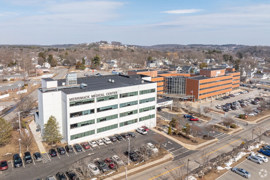 More Photos Of 62 Brown St, Haverhill Medical For Lease
