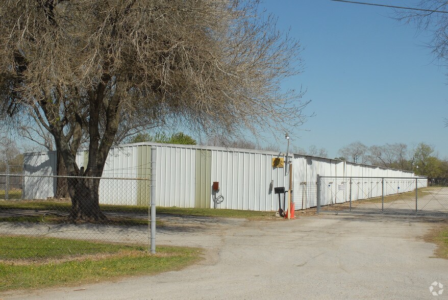 More Photos Of 4931 Allen Genoa Rd, Pasadena Self Storage For Sale