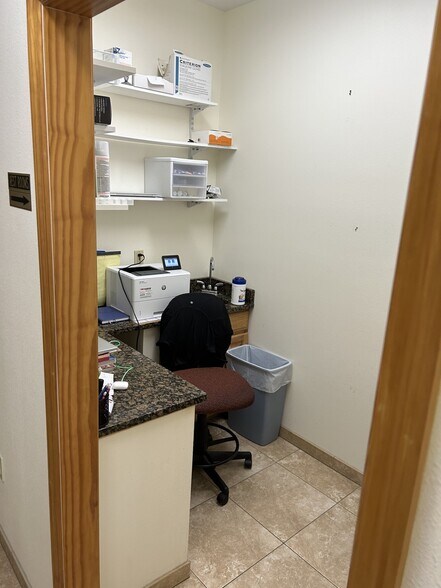 More Photos Of 406 N Indiana Ave, Englewood Medical For Sale