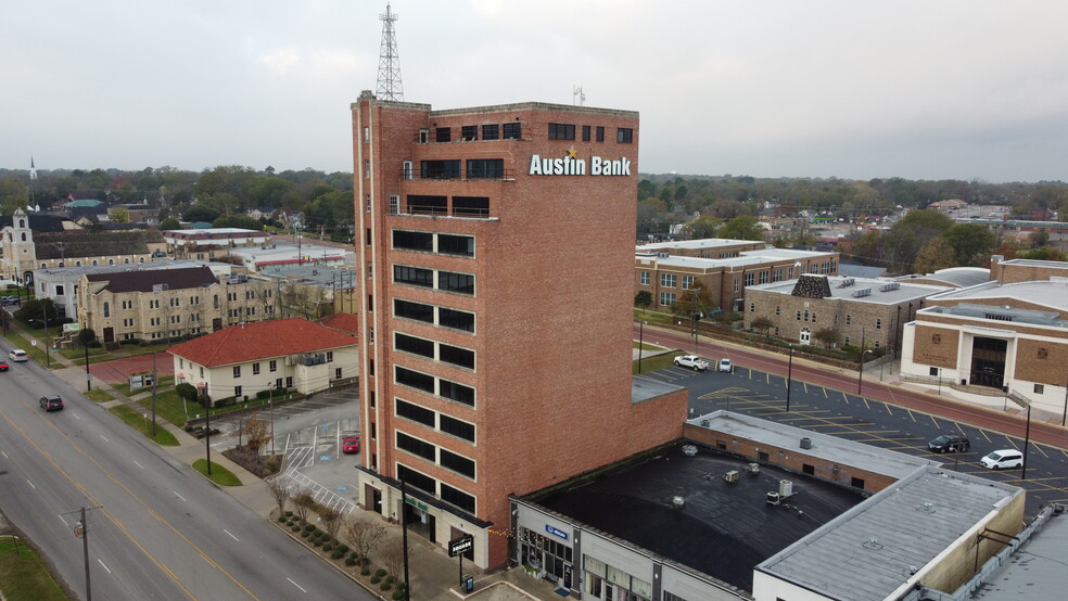 Primary Photo Of 305 S Broadway Ave, Tyler Office For Lease