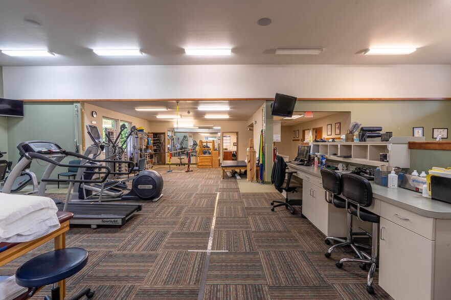 More Photos Of 2645 N 17th St, Coos Bay Medical For Sale