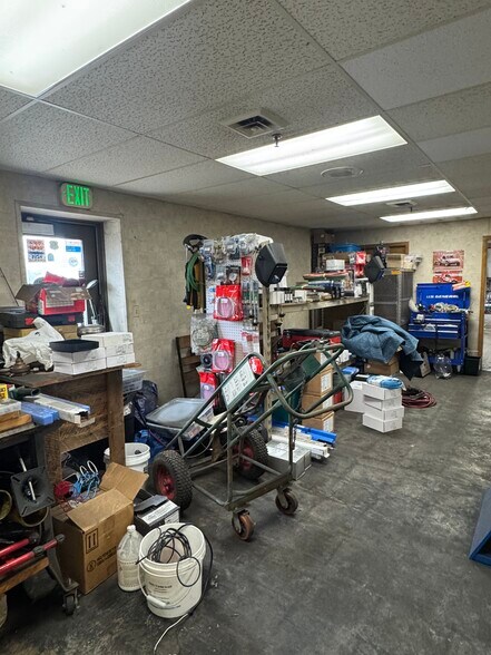 More Photos Of 623 Circle Dr, Iron Mountain Industrial For Sale