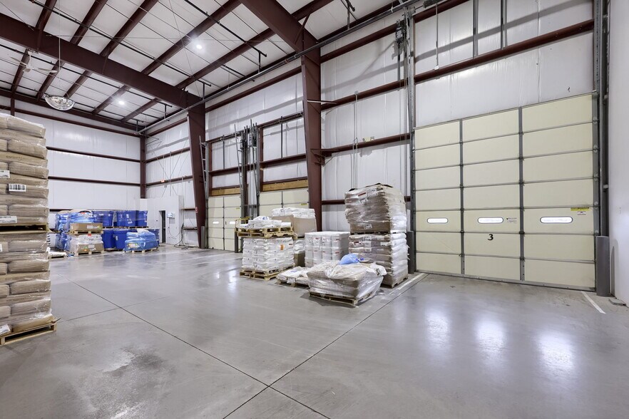 More Photos Of 301 Commerce Dr, New Holland Warehouse For Sale