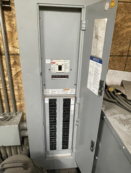 More Photos Of 523 Business Parkway rd, Falls City Manufacturing For Sale