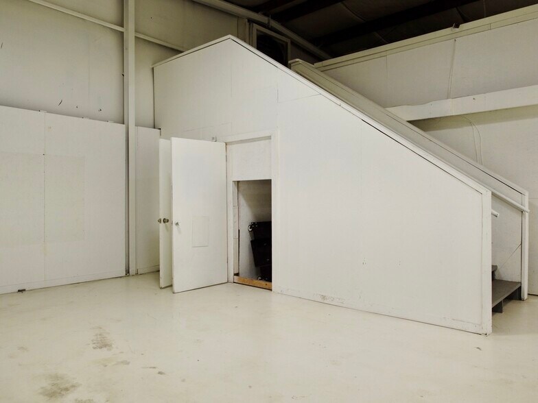 More Photos Of 2380 Rockaway Industrial Blvd, Conyers Light Distribution For Lease
