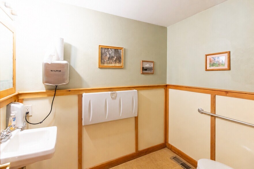 More Photos Of 1258 Highway 141, White Salmon Hospitality For Sale