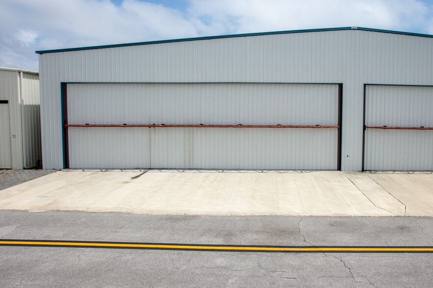 More Photos Of 1001 Airport Rd, Destin Airplane Hangar For Sale