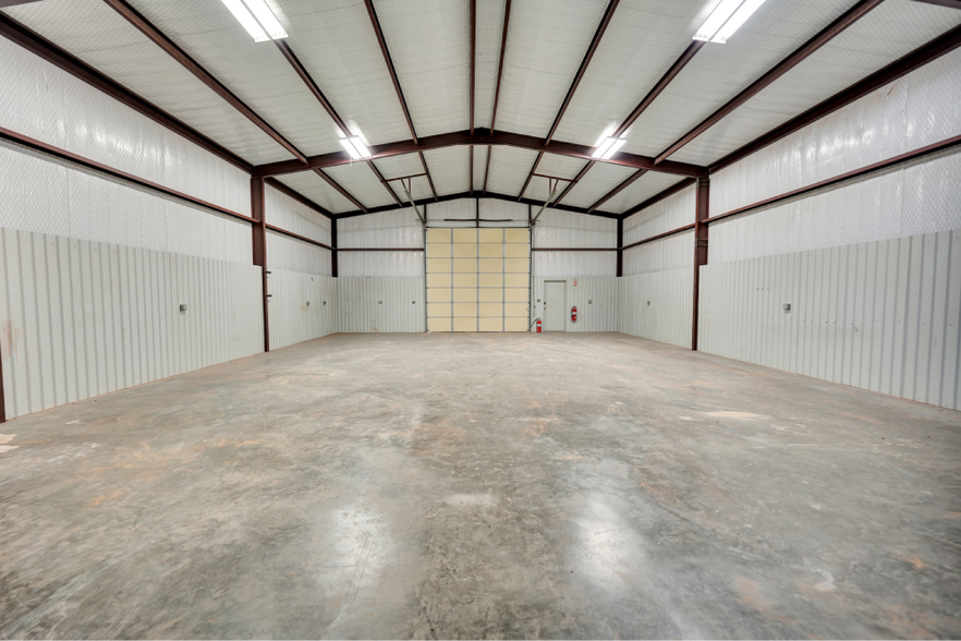 More Photos Of 2107 E County 130 Rd Building #5 rd, Midland Warehouse For Lease