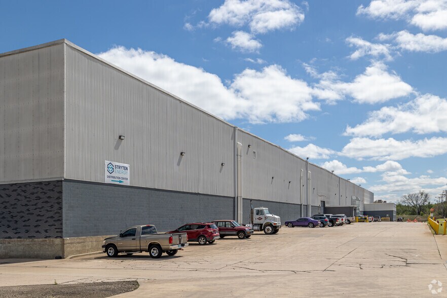 More Photos Of 6400 Jenny Lind Rd, Fort Smith Manufacturing For Lease