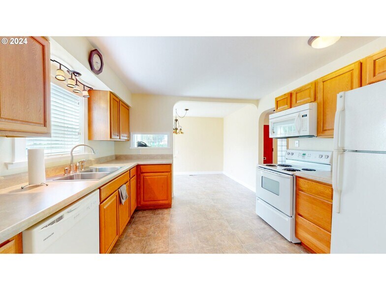 More Photos Of 905 Broadway St, Longview Specialty For Sale