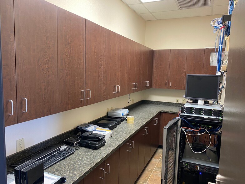 More Photos Of 2225 W Pecos Rd, Chandler Light Manufacturing For Lease