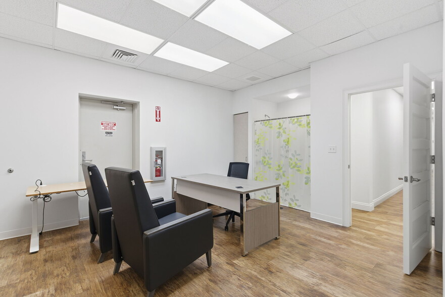 More Photos Of 5540-5550 N Farmer Branch Rd, Ozark General Retail For Sale